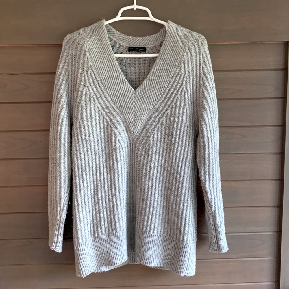Banana Republic XS V-Neck Sweater, Gray